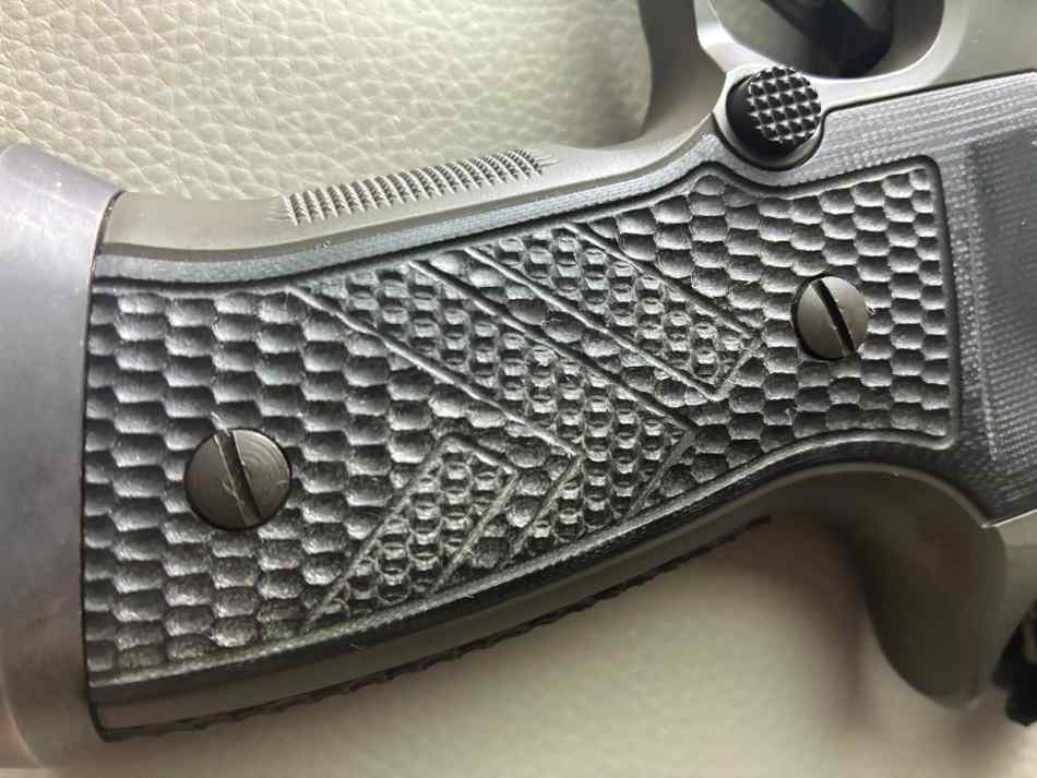 9-grip-closeup-2000.png