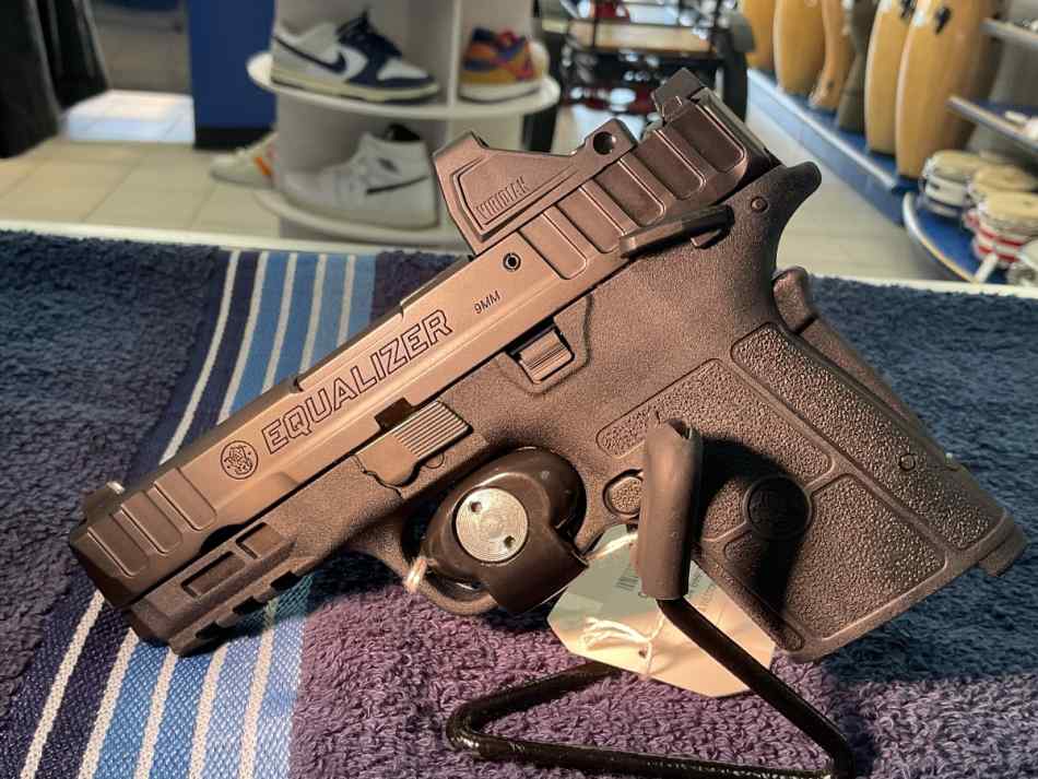 Smith and Wesson pistol Equalizer 