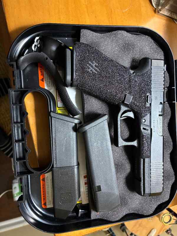 Glock 17 v 
